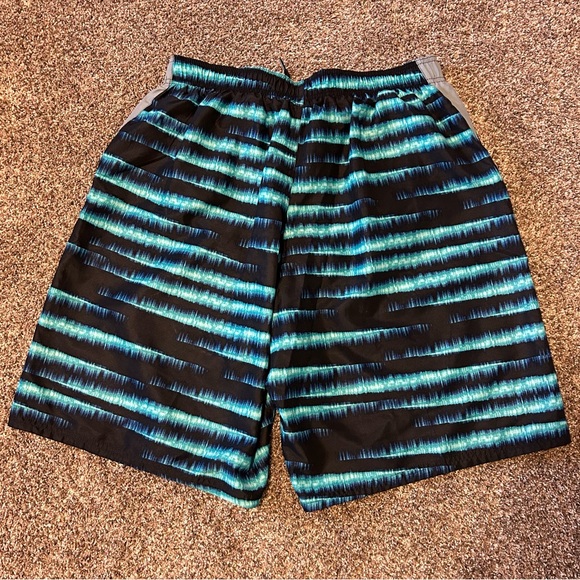 Nike Men’s XXL Swim Trunks, has a smalll flaw under the drawstring - Picture 5 of 13